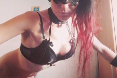 Amateur Cam Girl With Mask Masturbating Online
